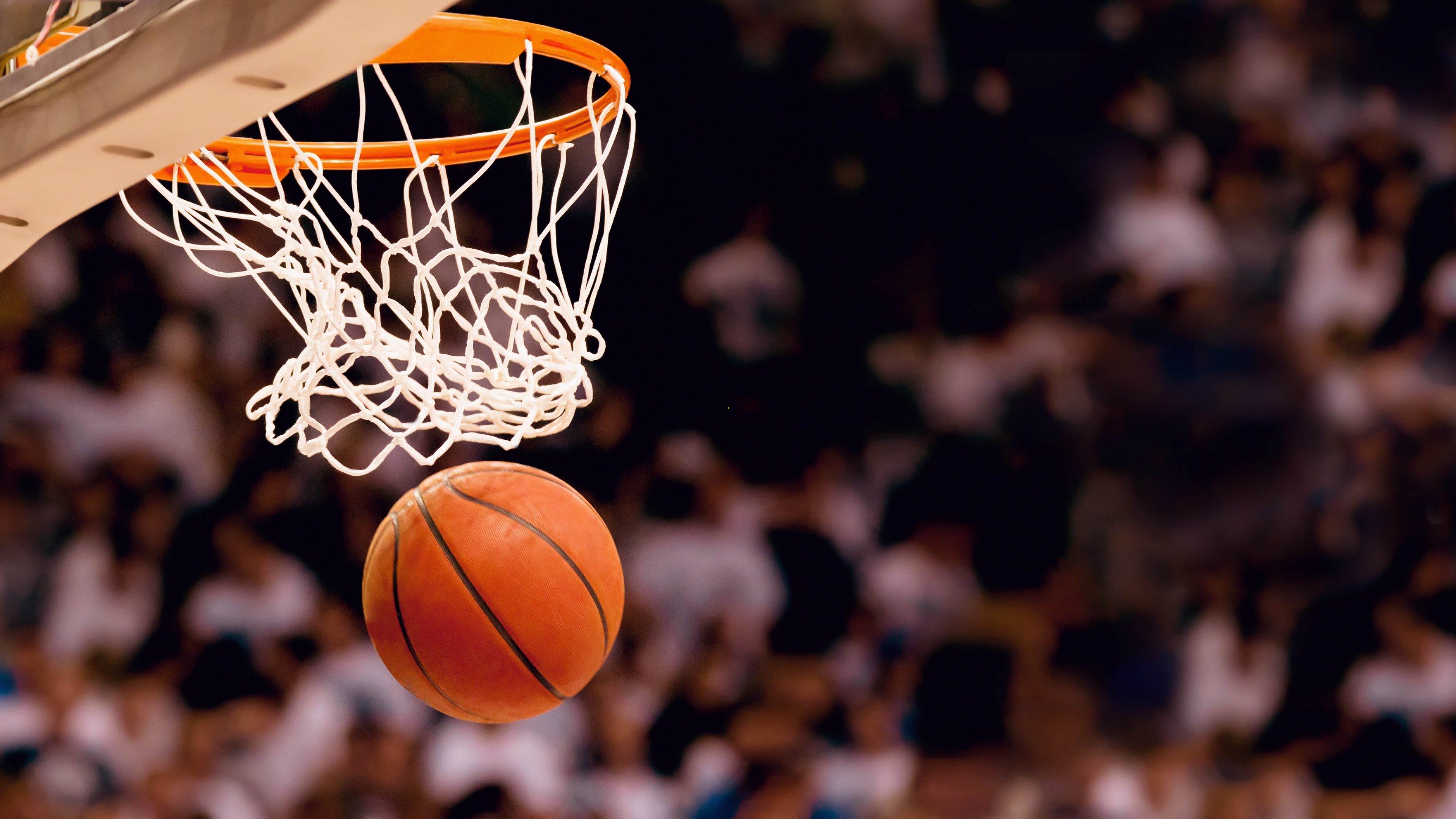 NBA总决赛激战正酣，勇士队逆转取胜扳平